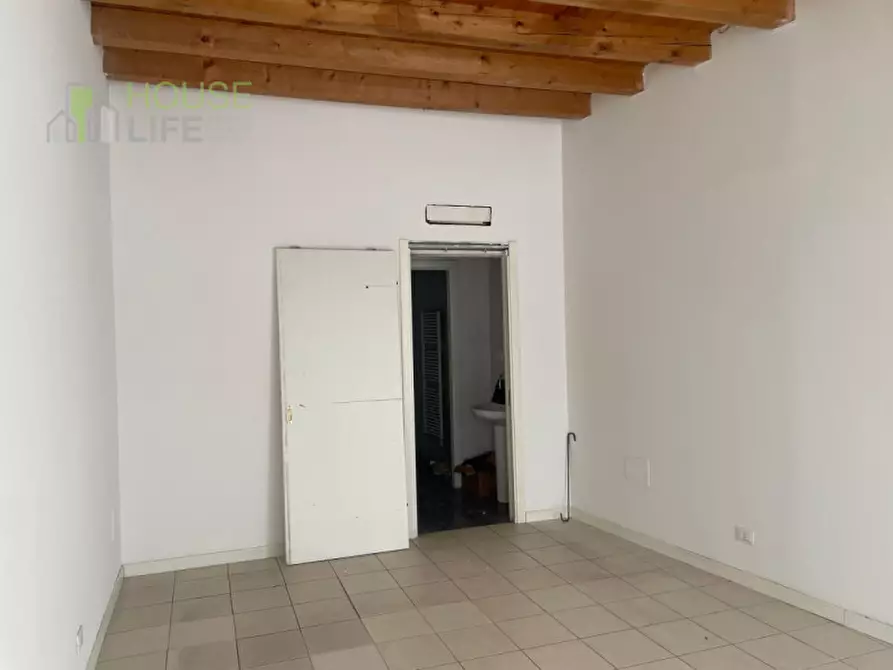 Immagine 8 di Attività commerciale in vendita  in Via Giosuè Carducci a Schio