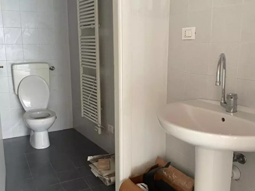 Immagine 11 di Attività commerciale in vendita  in Via Giosuè Carducci a Schio