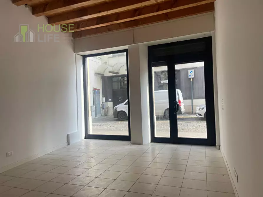 Immagine 13 di Attività commerciale in vendita  in Via Giosuè Carducci a Schio