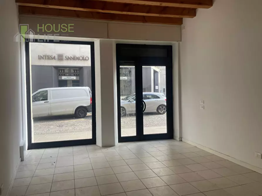 Immagine 15 di Attività commerciale in vendita  in Via Giosuè Carducci a Schio