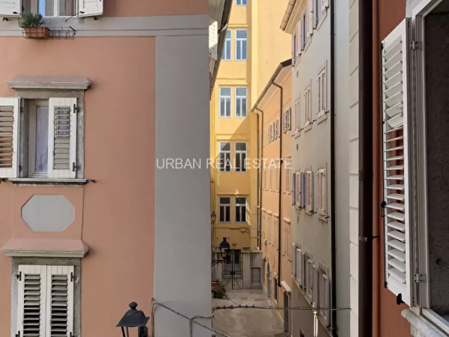 Immagine 18 di Appartamento in affitto  in Via Armando Diaz 10 a Trieste
