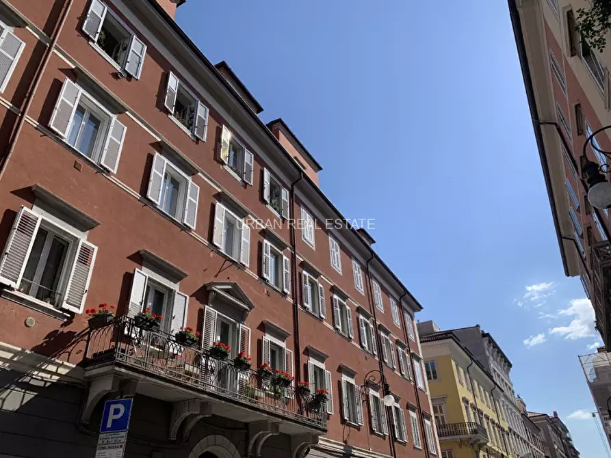 Immagine 40 di Appartamento in affitto  in Via Armando Diaz 10 a Trieste