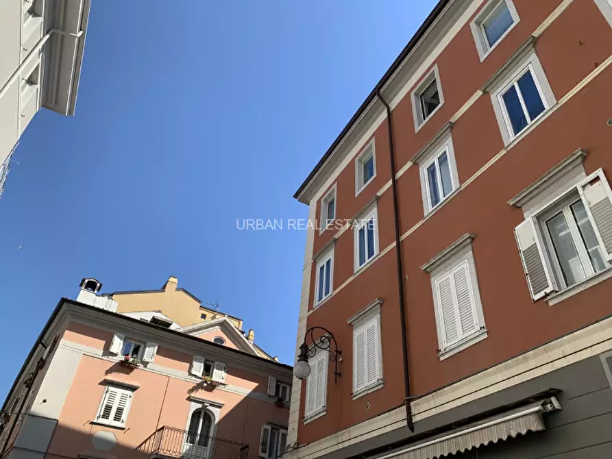 Immagine 41 di Appartamento in affitto  in Via Armando Diaz 10 a Trieste