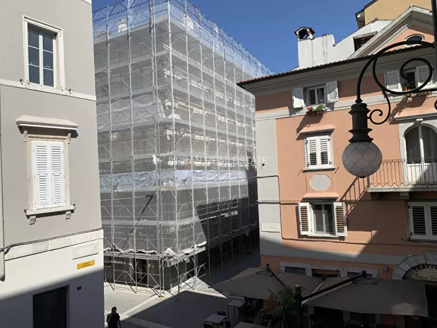 Immagine 50 di Appartamento in affitto  in Via Armando Diaz 10 a Trieste