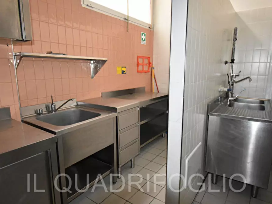 Immagine 9 di Attività commerciale in affitto  in Viale Giovanni Bovio a Cesena