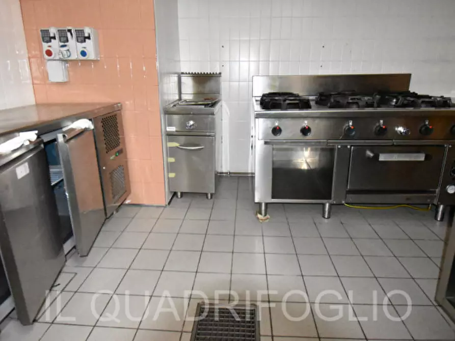 Immagine 10 di Attività commerciale in affitto  in Viale Giovanni Bovio a Cesena
