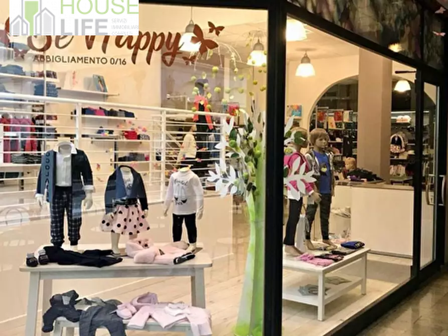 Immagine 1 di Negozio in affitto  in via Roma a Recoaro Terme