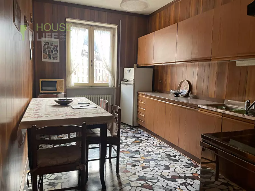 Immagine 2 di Appartamento in vendita  in Piazza Dolomiti a Recoaro Terme