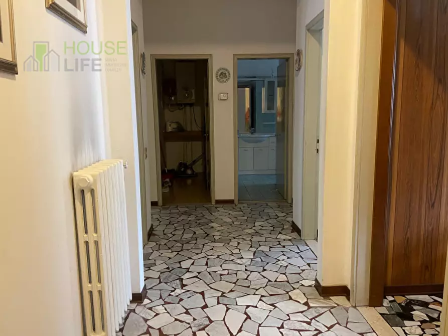 Immagine 3 di Appartamento in vendita  in Piazza Dolomiti a Recoaro Terme