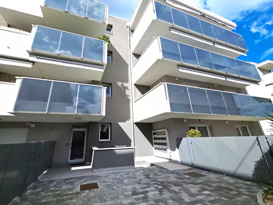 Immagine 19 di Appartamento in vendita  in viale Ravenna a Riccione