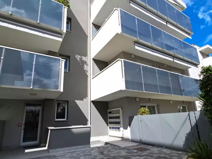 Immagine 22 di Appartamento in vendita  in viale Ravenna a Riccione
