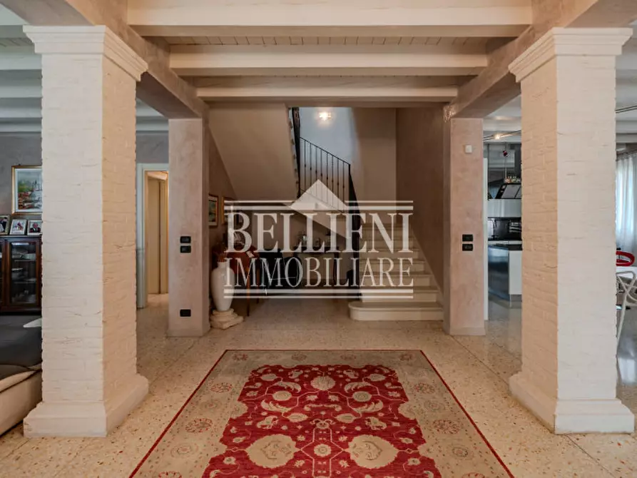 Immagine 2 di Villa in vendita  in Via Francesco Crispi a Costabissara