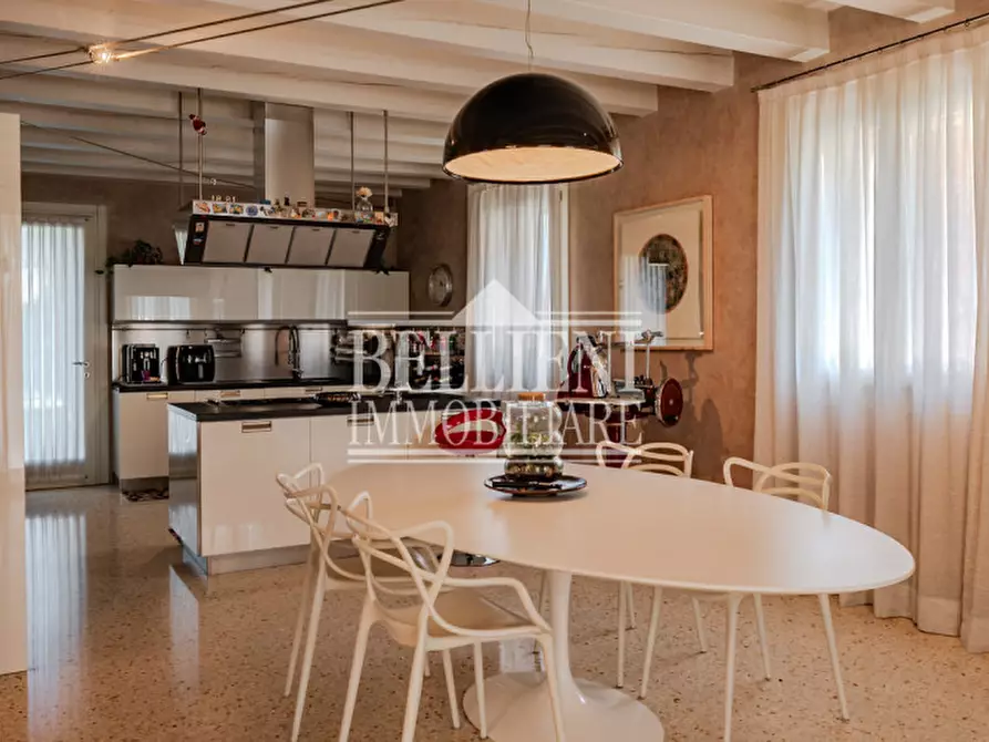 Immagine 3 di Villa in vendita  in Via Francesco Crispi a Costabissara