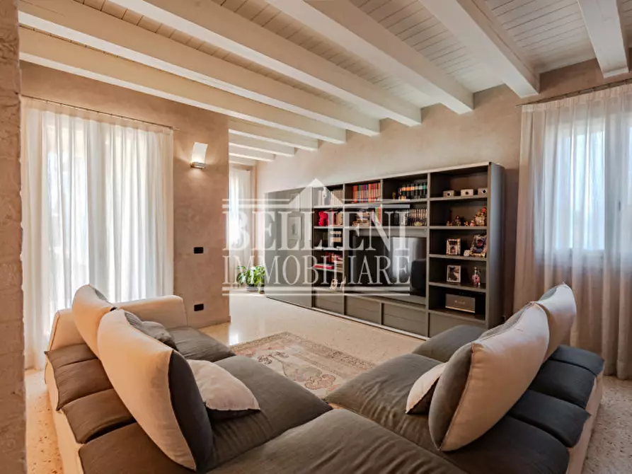Immagine 5 di Villa in vendita  in Via Francesco Crispi a Costabissara