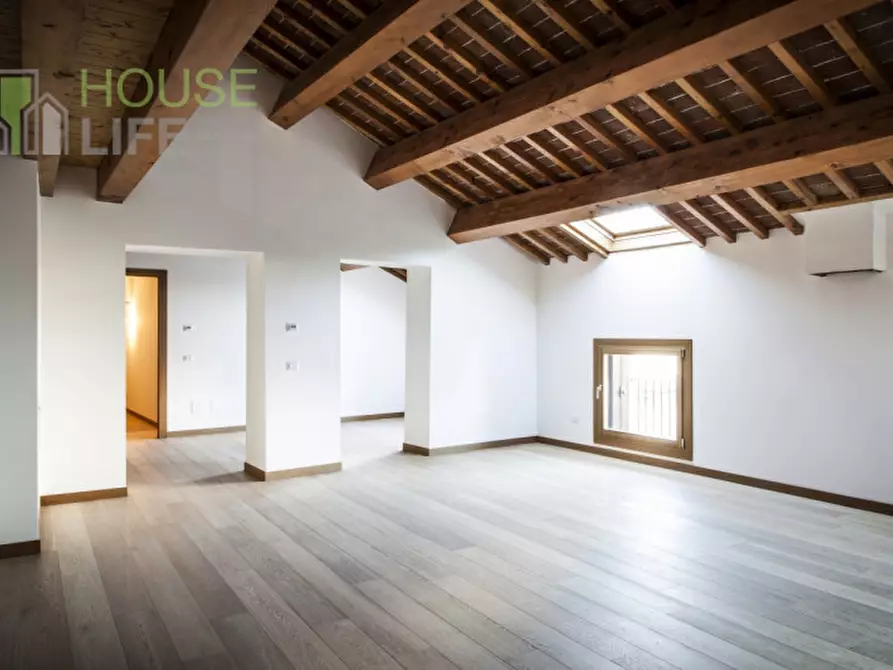 Immagine 2 di Appartamento in vendita  a Schio