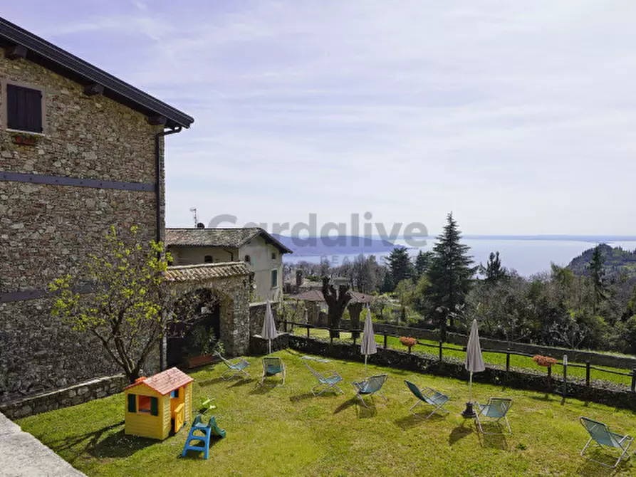 Immagine 1 di Palazzo in vendita  in Via Liano a Gargnano