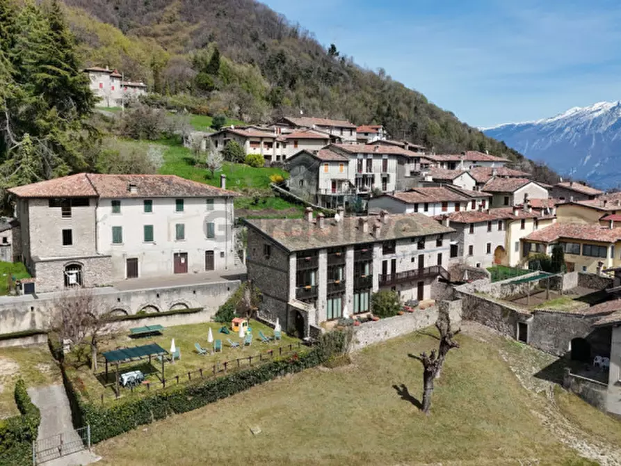 Immagine 2 di Palazzo in vendita  in Via Liano a Gargnano