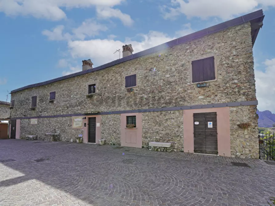 Immagine 3 di Palazzo in vendita  in Via Liano a Gargnano