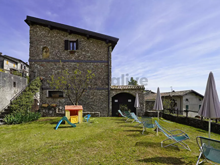 Immagine 19 di Palazzo in vendita  in Via Liano a Gargnano