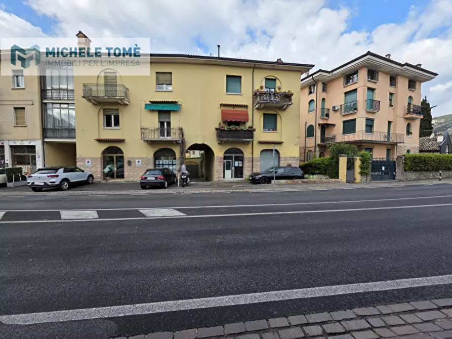 Immagine 2 di Negozio in affitto  in Corso Italia a Garda