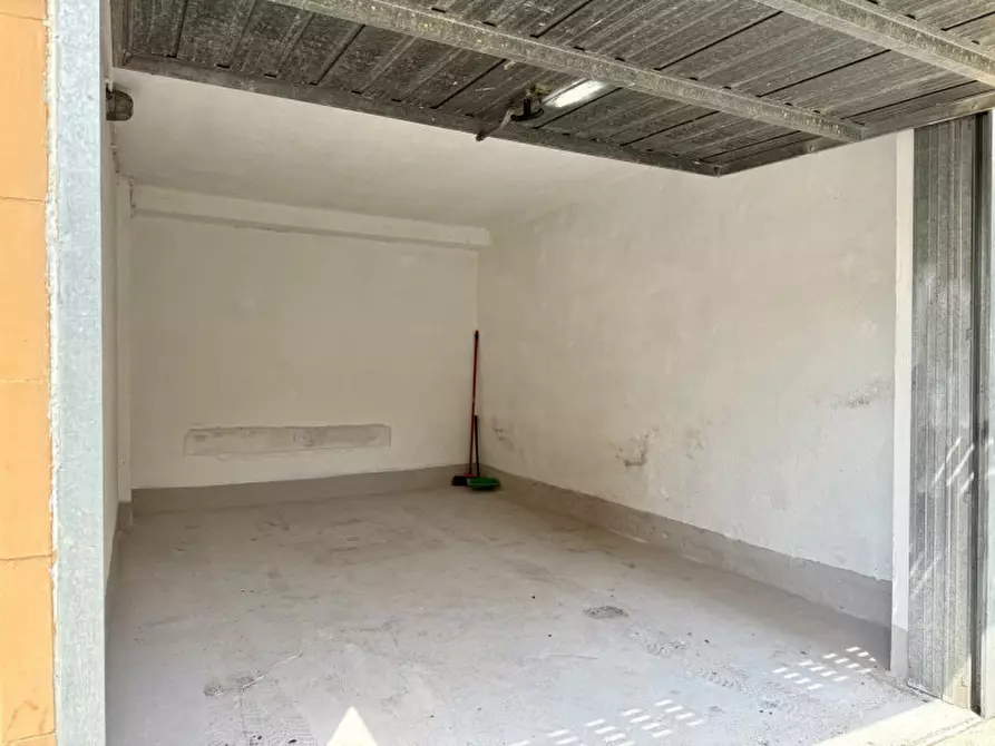 Immagine 2 di Garage in vendita  in Via Guelfa 30 a Bologna