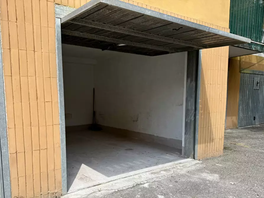 Immagine 4 di Garage in vendita  in Via Guelfa 30 a Bologna
