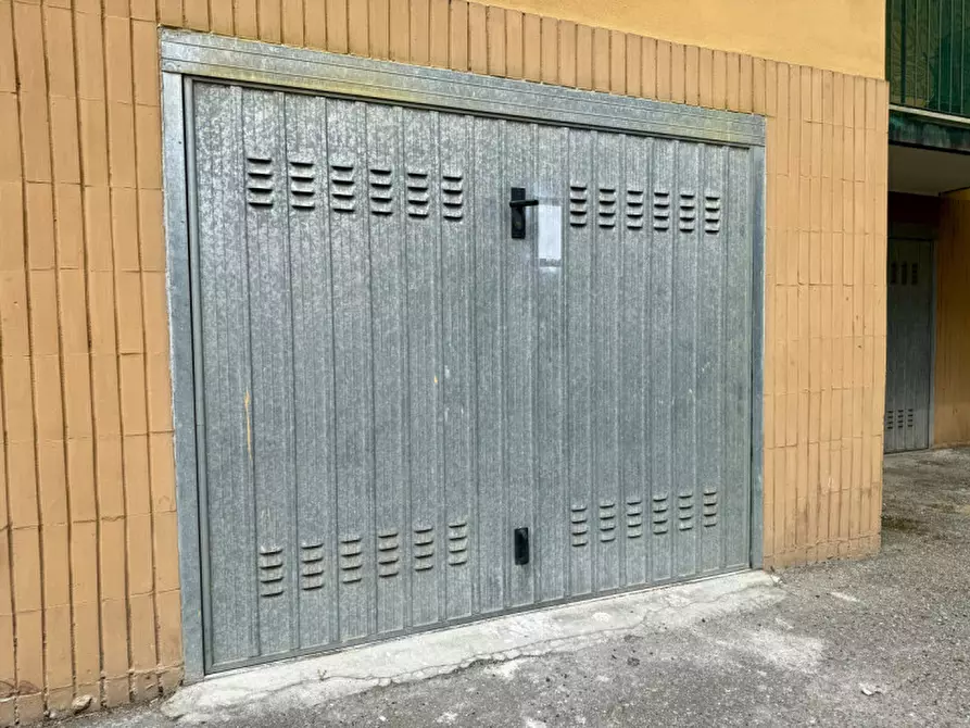Immagine 5 di Garage in vendita  in Via Guelfa 30 a Bologna