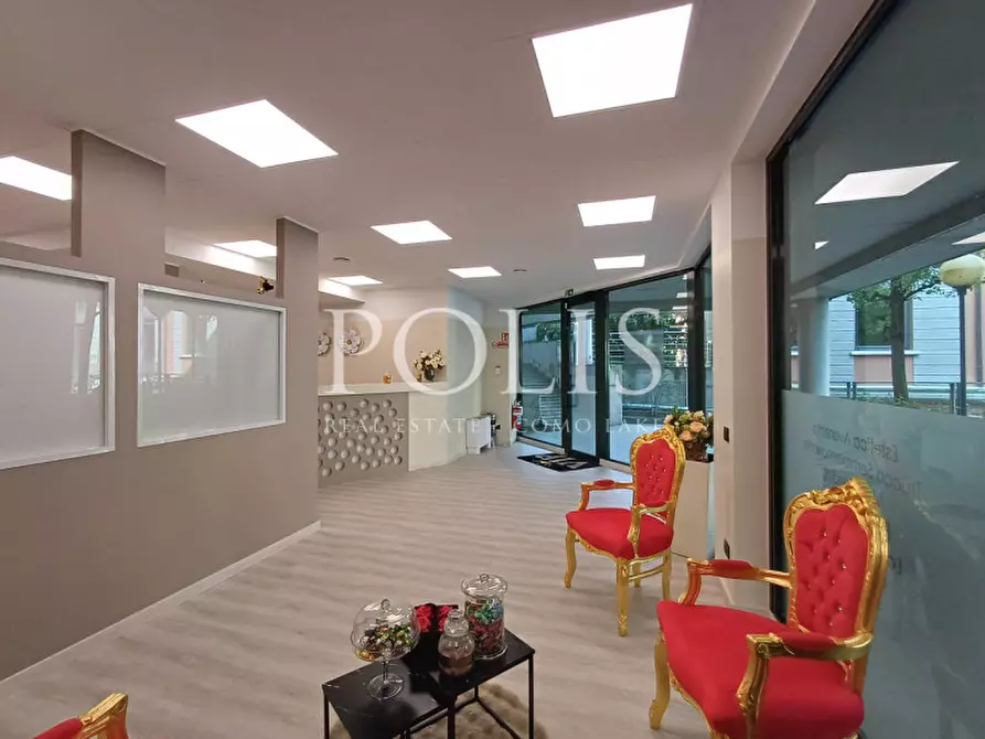 Immagine 1 di Negozio in vendita  a Como