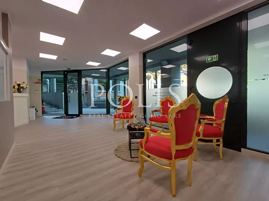 Immagine 5 di Negozio in vendita  a Como