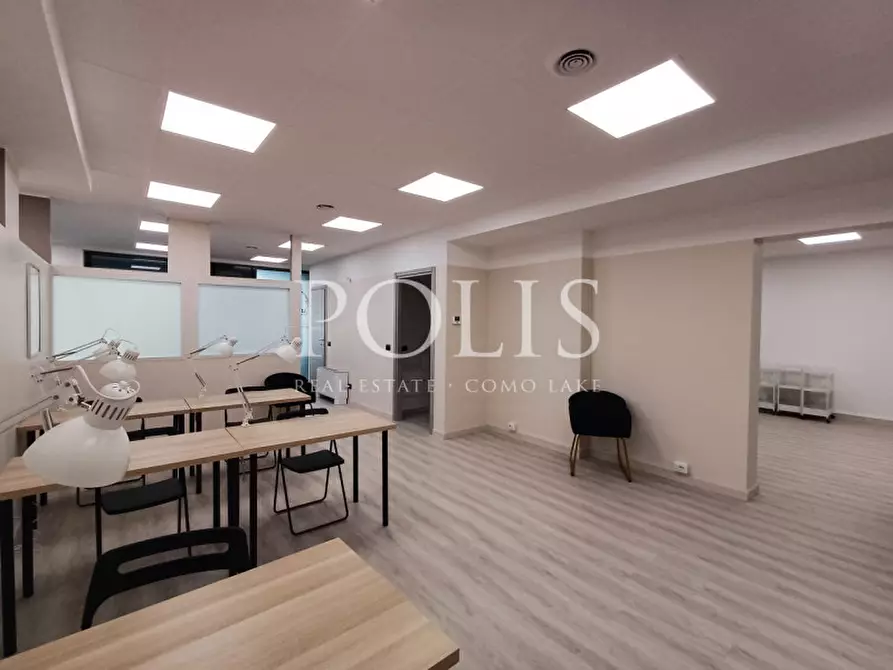 Immagine 7 di Negozio in vendita  a Como