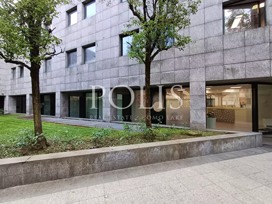 Immagine 14 di Negozio in vendita  a Como