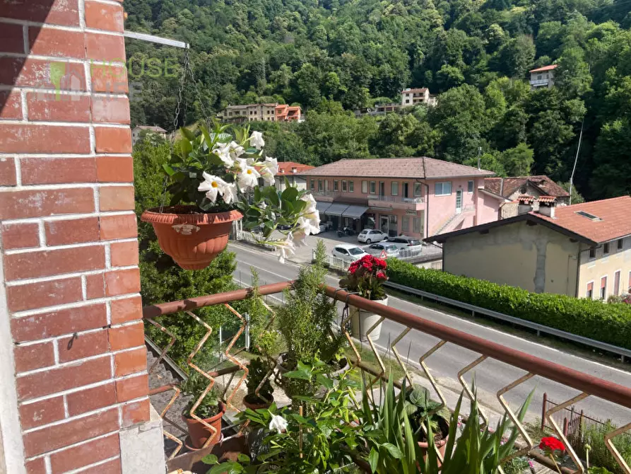Immagine 10 di Appartamento in vendita  in Via Ponte Verde a Recoaro Terme