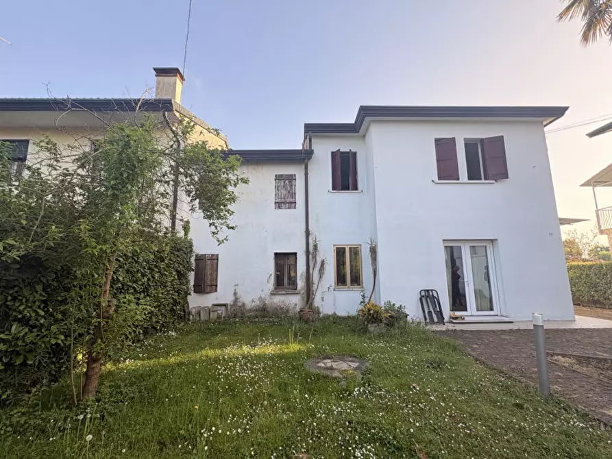 Immagine 2 di Casa bifamiliare in vendita  in Via Zeminianella a Santa Maria Di Sala