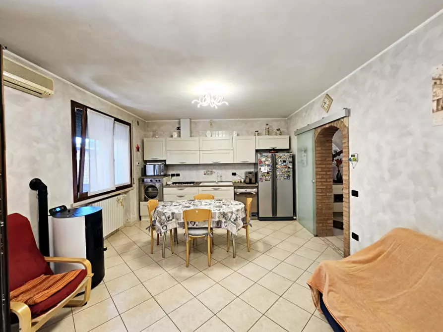 Immagine 1 di Villetta a schiera in vendita  in VIA POLESINE a Castagnaro
