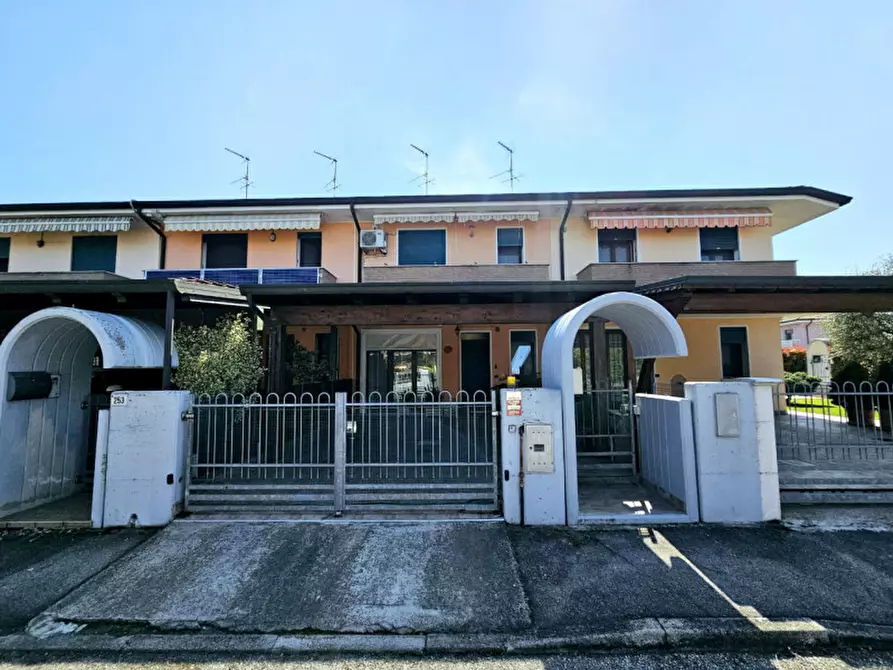 Immagine 3 di Villetta a schiera in vendita  in VIA POLESINE a Castagnaro