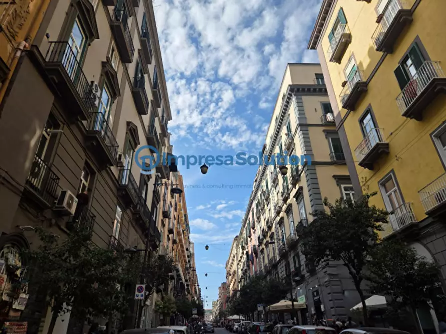 Immagine 1 di Negozio in vendita  in Via Duomo a Napoli