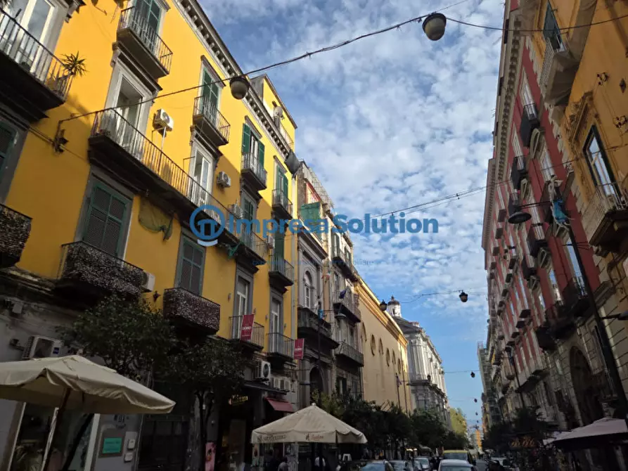 Immagine 2 di Negozio in vendita  in Via Duomo a Napoli