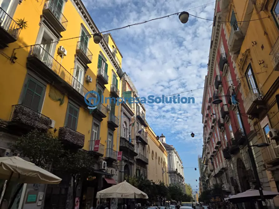 Immagine 3 di Negozio in vendita  in Via Duomo a Napoli