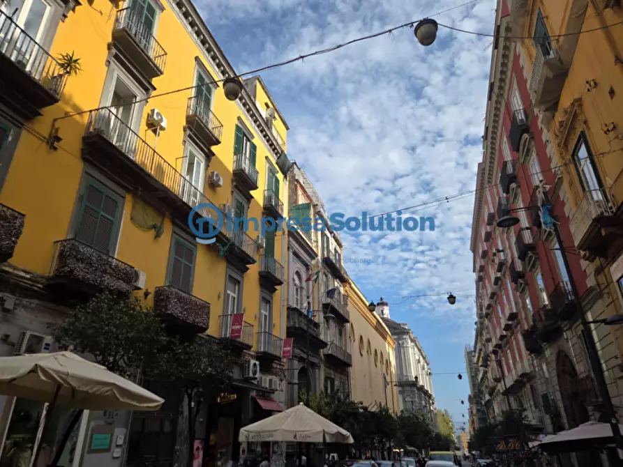 Immagine 4 di Negozio in vendita  in Via Duomo a Napoli