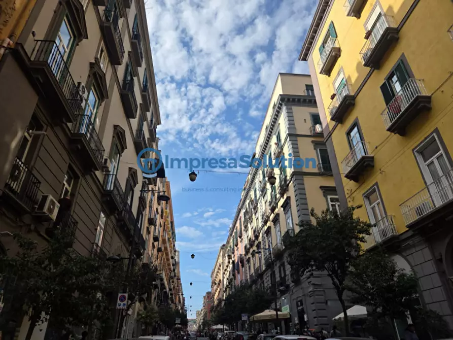 Immagine 5 di Negozio in vendita  in Via Duomo a Napoli