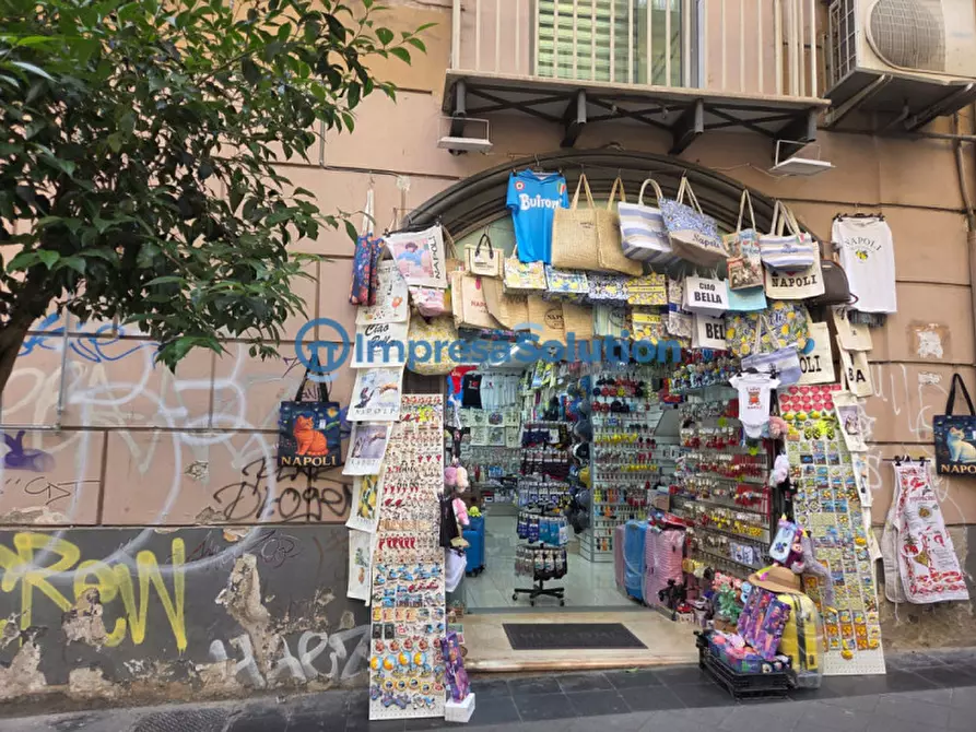 Immagine 6 di Negozio in vendita  in Via Duomo a Napoli
