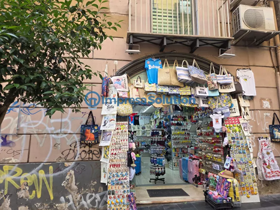 Immagine 7 di Negozio in vendita  in Via Duomo a Napoli