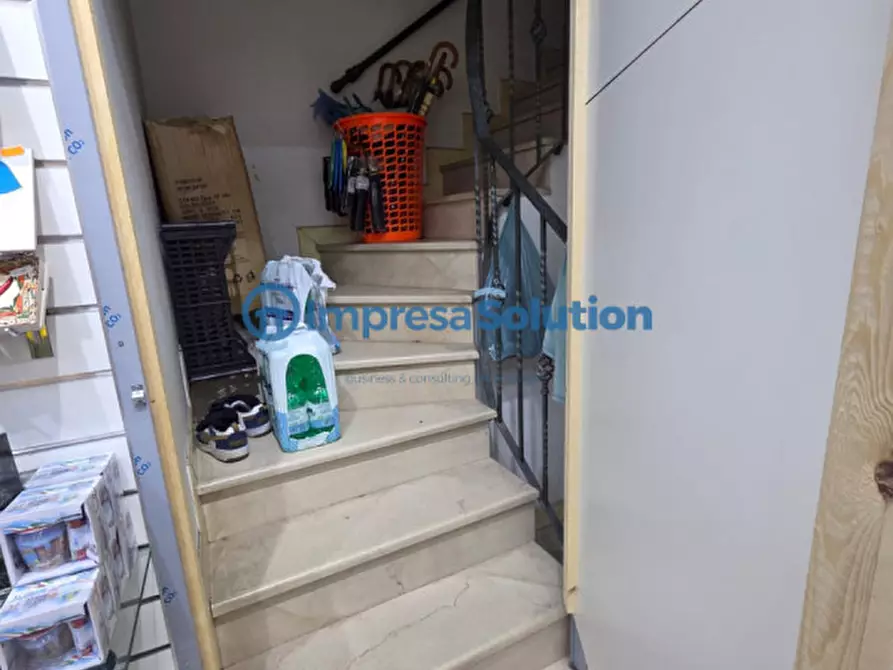 Immagine 23 di Negozio in vendita  in Via Duomo a Napoli