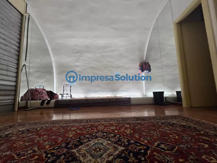 Immagine 27 di Negozio in vendita  in Via Duomo a Napoli