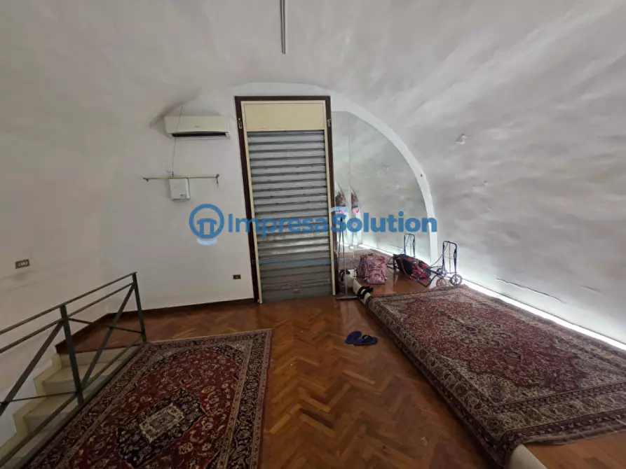 Immagine 28 di Negozio in vendita  in Via Duomo a Napoli