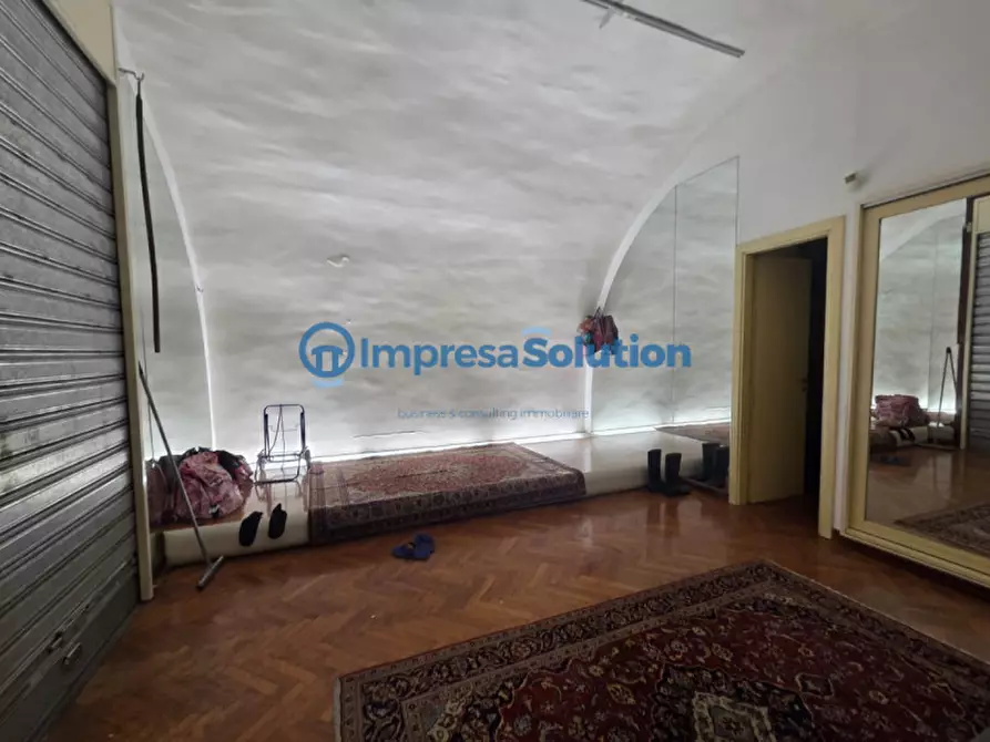 Immagine 31 di Negozio in vendita  in Via Duomo a Napoli