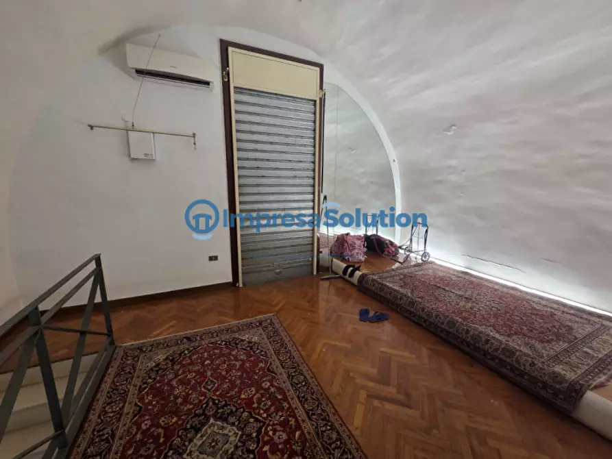 Immagine 33 di Negozio in vendita  in Via Duomo a Napoli