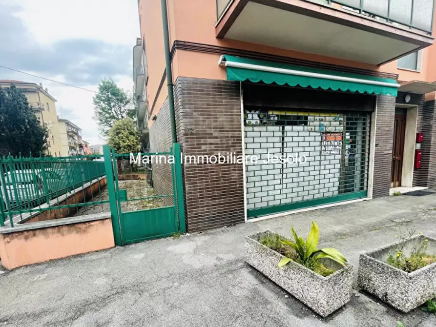 Immagine 1 di Negozio in vendita  in Via dei Mille a Vicenza