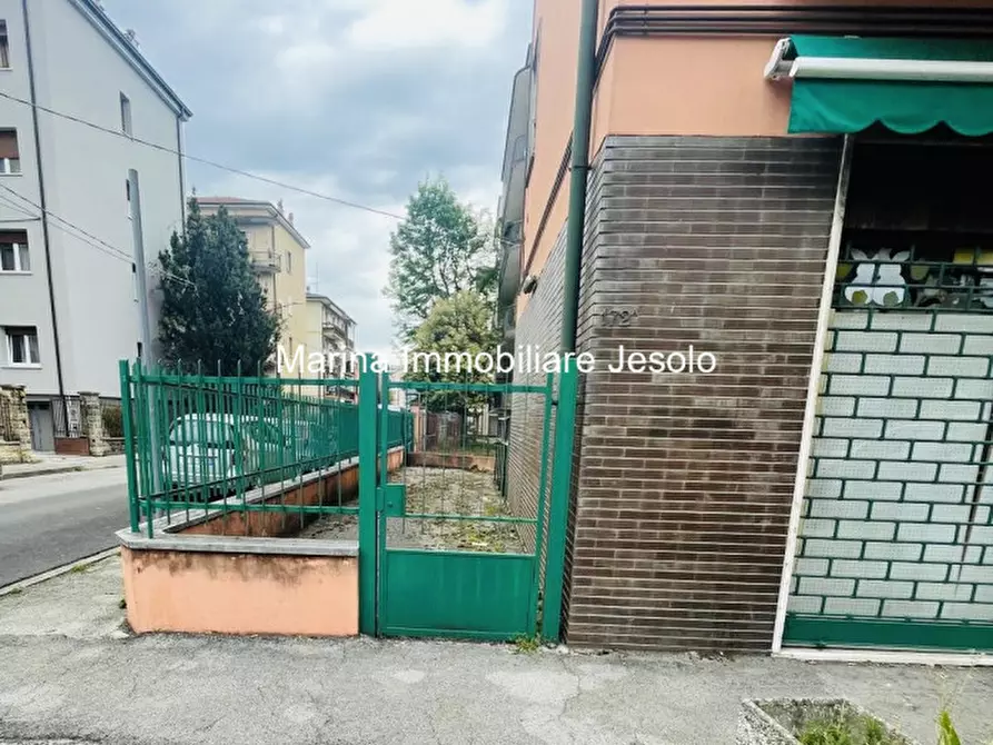 Immagine 5 di Negozio in vendita  in Via dei Mille a Vicenza