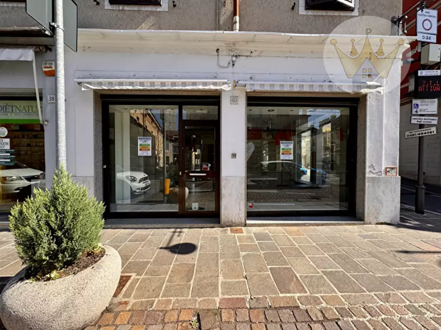 Immagine 2 di Negozio in vendita  in Corso del Popolo 40 a Monfalcone